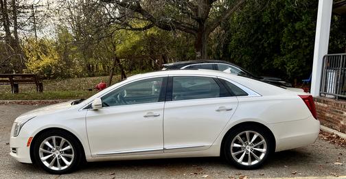 White 2013 Cadillac XTS Luxury