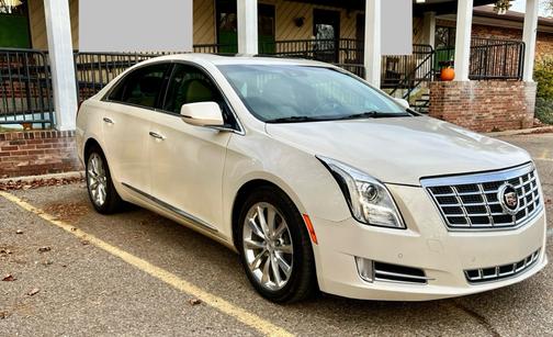 White 2013 Cadillac XTS Luxury