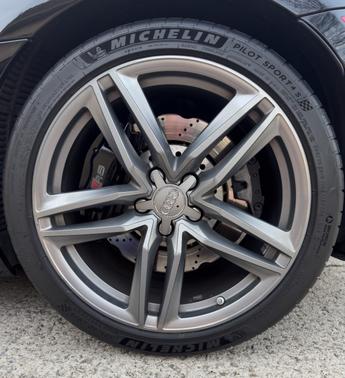 Black 2014 Audi R8 4.2