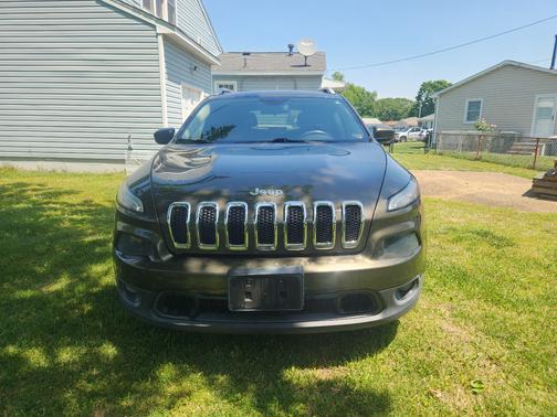 Green 2015 Jeep Cherokee Latitude