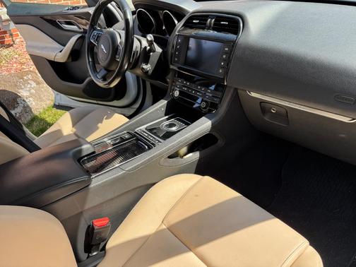 White 2018 Jaguar F-PACE 35t Premium