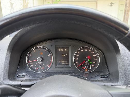 Gray 2010 Volkswagen Jetta SE
