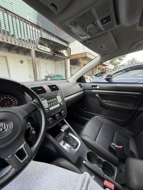 Gray 2010 Volkswagen Jetta SE