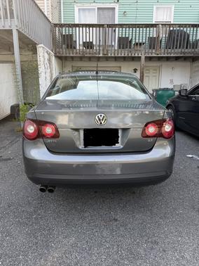 Gray 2010 Volkswagen Jetta SE
