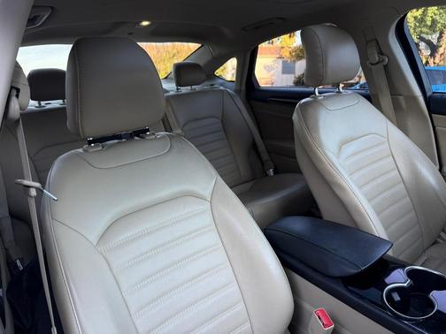 White 2015 Ford Fusion Hybrid SE