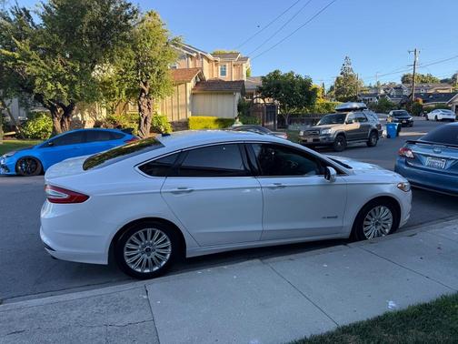 White 2015 Ford Fusion Hybrid SE