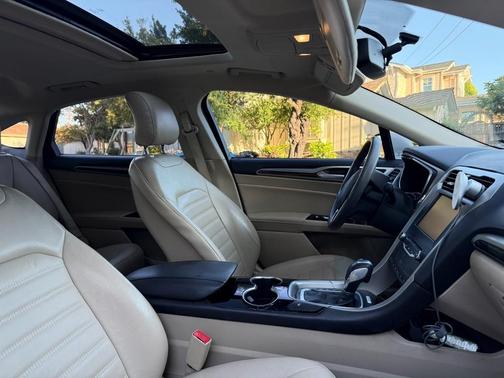 White 2015 Ford Fusion Hybrid SE