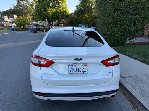 White 2015 Ford Fusion Hybrid SE
