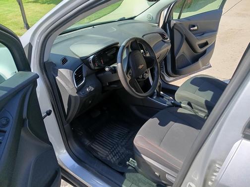 Silver 2019 Chevrolet Trax LS