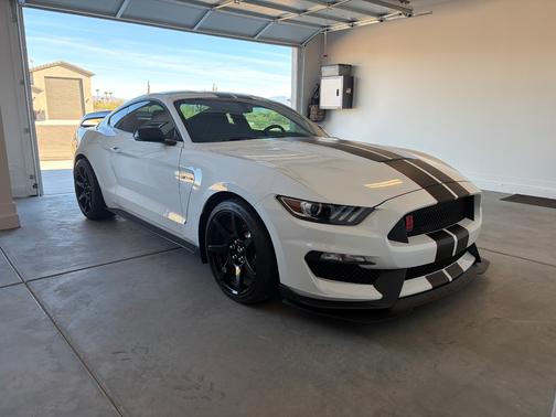 White 2018 Ford Shelby GT350R Base