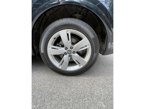 Photo 4 of 18 of 2019 Audi Q5 2.0T Premium