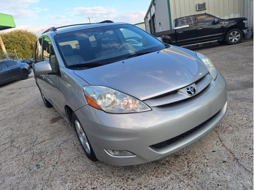 2008 Toyota Sienna XLE