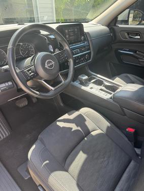 White 2022 Nissan Pathfinder SV