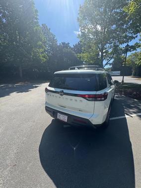White 2022 Nissan Pathfinder SV