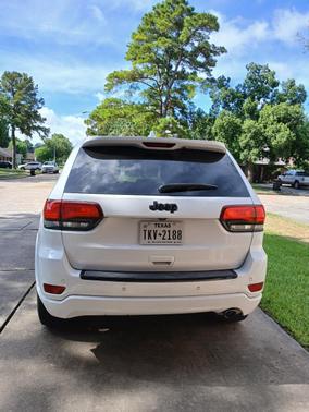 White 2017 Jeep Grand Cherokee Altitude