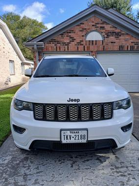 White 2017 Jeep Grand Cherokee Altitude