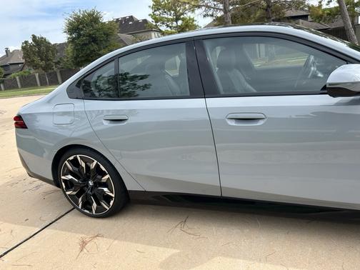 Gray 2024 BMW 530 i