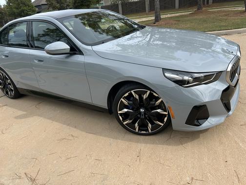Gray 2024 BMW 530 i