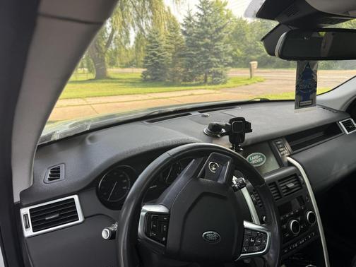 White 2017 Land Rover Discovery Sport HSE