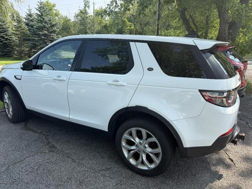 White 2017 Land Rover Discovery Sport HSE