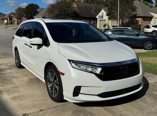 White 2023 Honda Odyssey Touring