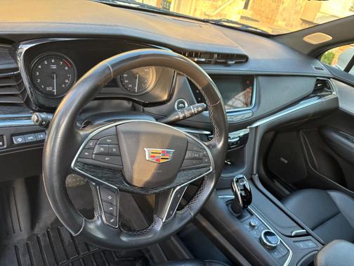 White 2021 Cadillac XT5 Premium Luxury
