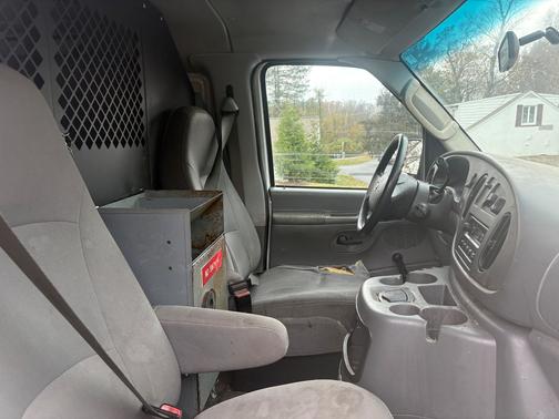 2005 Ford E250 Base