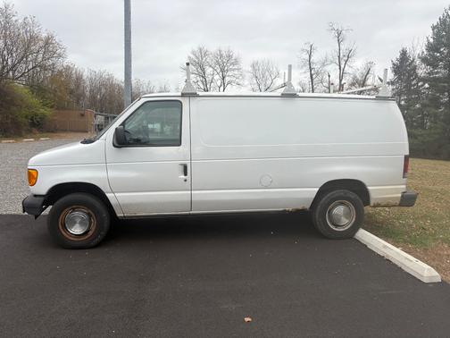 2005 Ford E250 Base