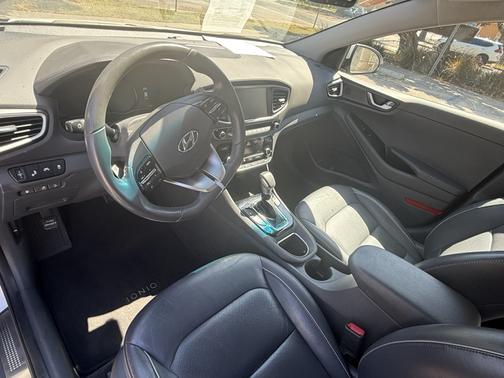White 2018 Hyundai IONIQ Plug-In Hybrid Limited