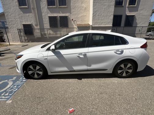 White 2018 Hyundai IONIQ Plug-In Hybrid Limited