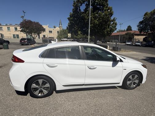White 2018 Hyundai IONIQ Plug-In Hybrid Limited