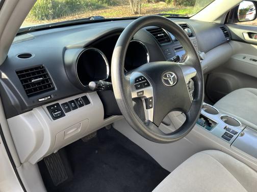 2011 Toyota Highlander Base
