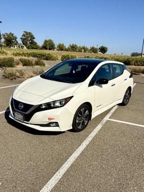White 2018 Nissan Leaf SV