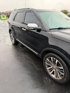 Black 2018 Ford Explorer Platinum