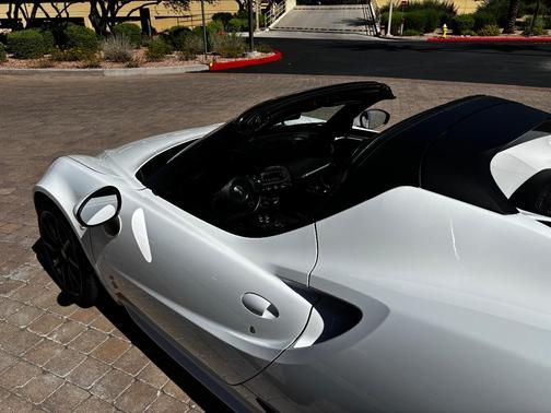 White 2018 Alfa Romeo 4C Spider Base