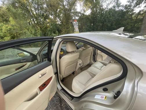 2010 Lexus ES 350 Base
