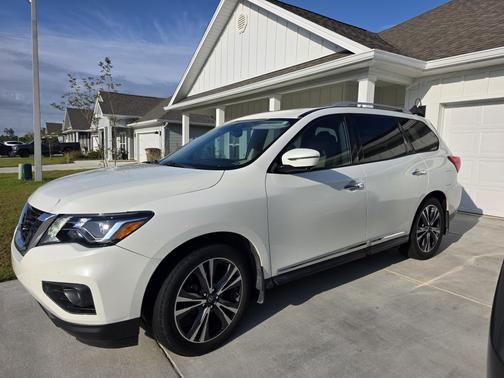 2017 Nissan Pathfinder Platinum