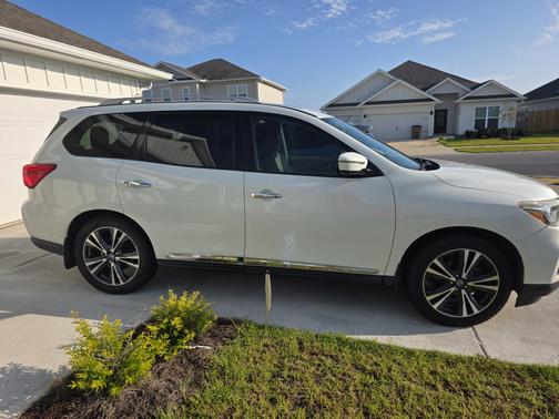2017 Nissan Pathfinder Platinum
