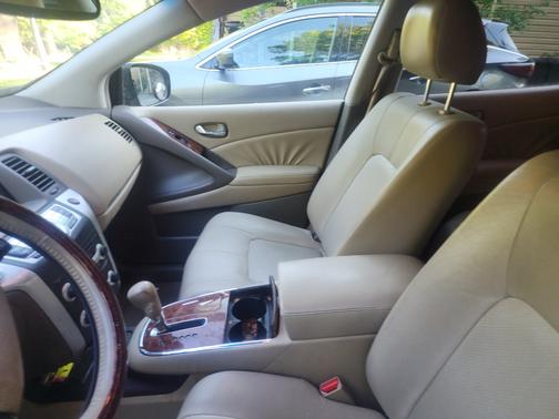Red 2009 Nissan Murano LE