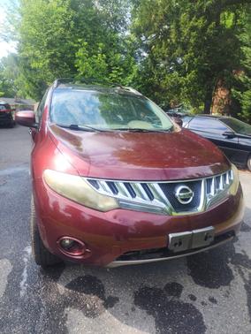 Red 2009 Nissan Murano LE