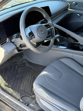 Black 2023 Hyundai ELANTRA SEL
