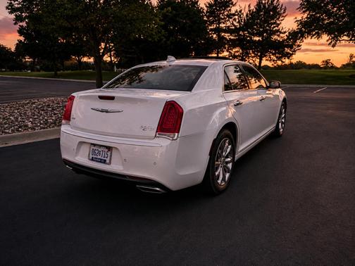 White 2015 Chrysler 300C Platinum