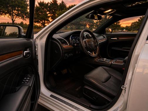 White 2015 Chrysler 300C Platinum