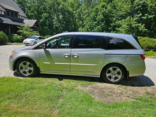 Silver 2011 Honda Odyssey Touring Elite