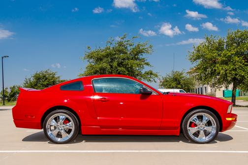 2006 Ford Mustang Base