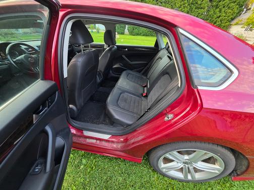 2015 Volkswagen Passat 3.6L V6 DSG SEL Premium