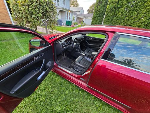 2015 Volkswagen Passat 3.6L V6 DSG SEL Premium