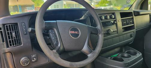 White 2010 GMC Savana 3500 Base