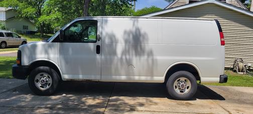 White 2010 GMC Savana 3500 Base