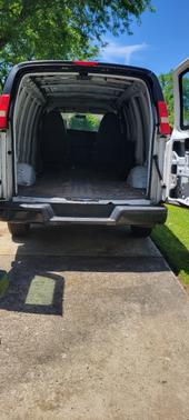 White 2010 GMC Savana 3500 Base